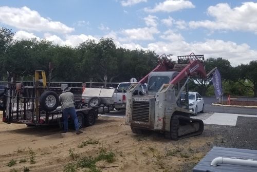 Construction-Fence-Installation1